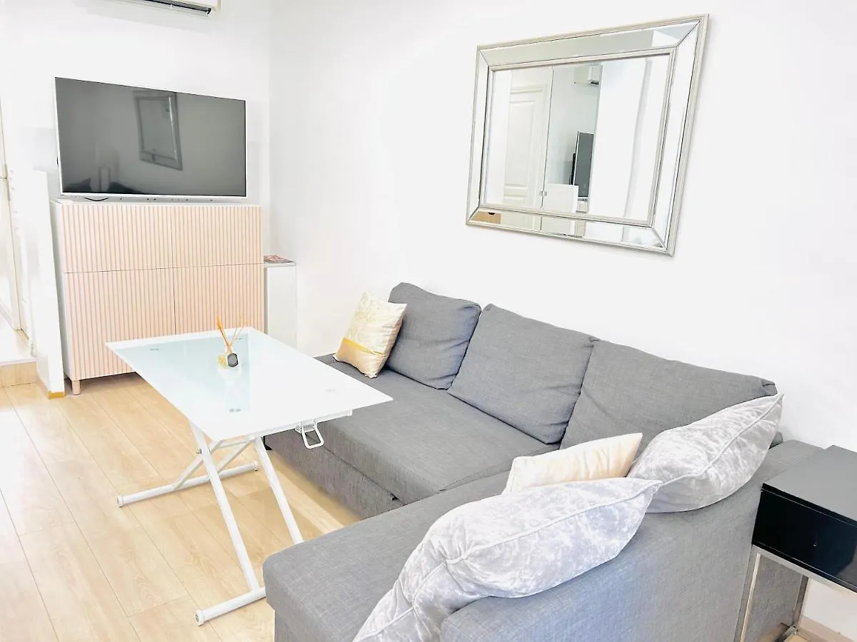 1 Bedroom Flat With Balcony Cannes Center Croisette 6Ppl 0*,  France