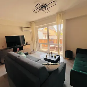 Appartement Les Arenes - Centre, 2 Pieces Recemment Renove De 45 M2 Avec Sa Terrasse De 10 M2, Cannes